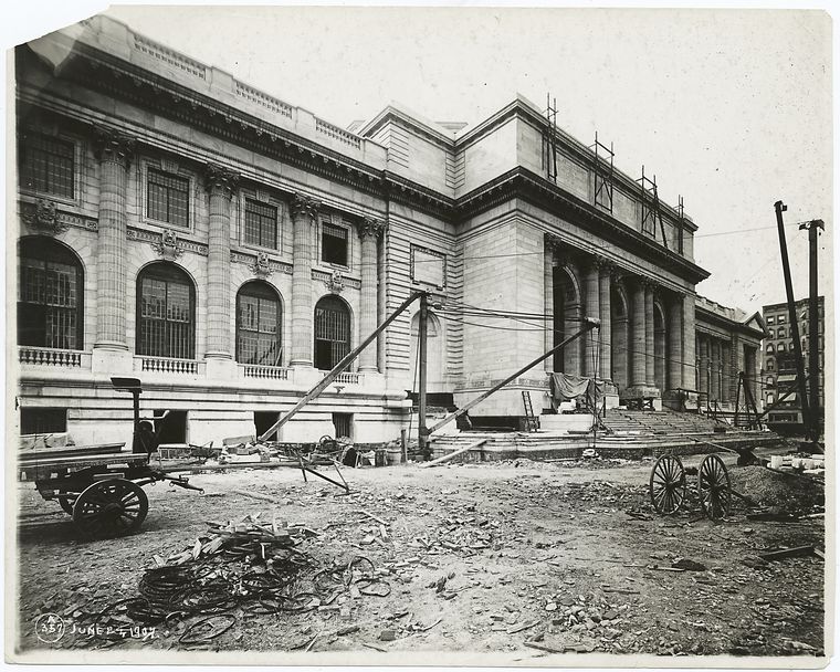 1907-Exterior-marble-work-Fifth-Avenue-facade.